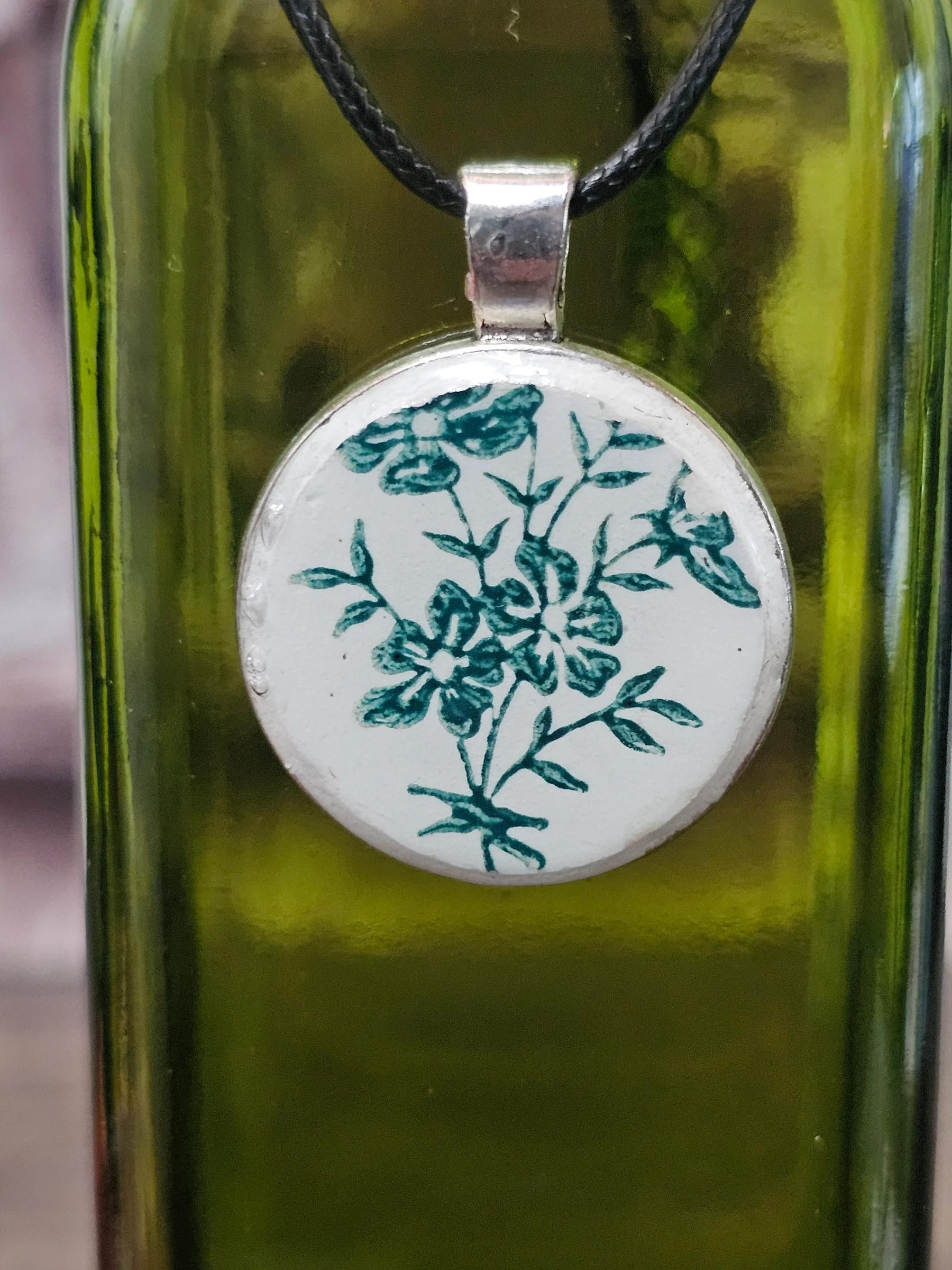 pendentif en terre de fer de St Amand modèle 427